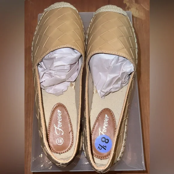 Forever Wedge Women's Round Toe Heels - Picture 4 of 7